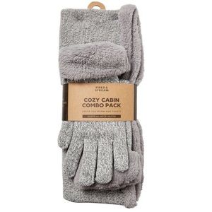 āļø3ļøā£forš²3ļøā£0ļøā£! Gloves and scarf set!